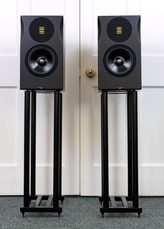 Neat Momentum Jet S speakers