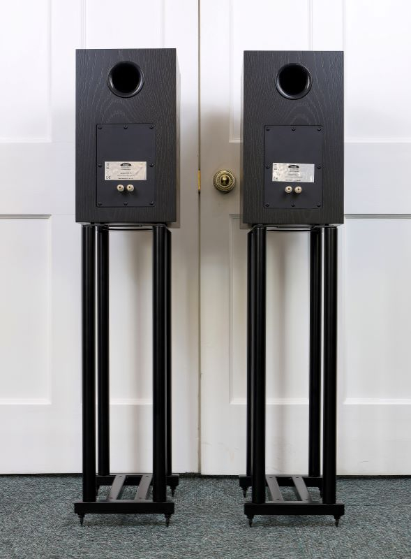 Neat Momentum Jet S speakers