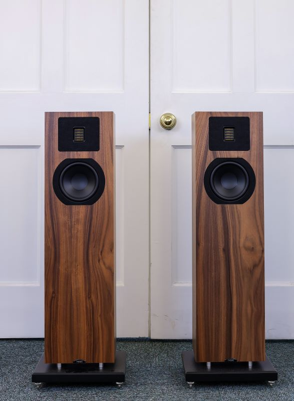 Neat Mystique Classic speakers