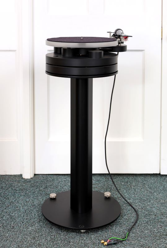 Wilson Benesch Circle 25 turntable and stand